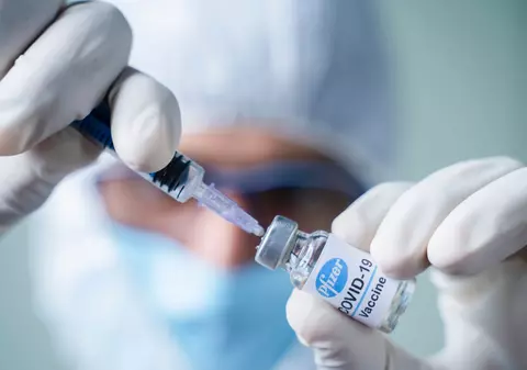 Marea Britanie vaccinează anti-Covid 200.000 de oameni pe zi. În câteva zile, vor fi deschise centrele de vaccinare în masă