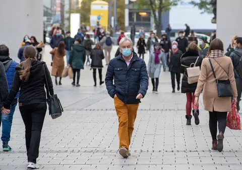 Aproape 3% din populația Londrei, infectată cu noua tulpină de coronavirus, potrivit unor estimări. Epidemiolog: Se răspândește în toată țara