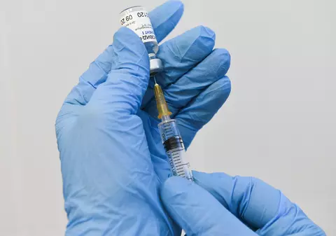 Argentina și Belarus au început campania de vaccinare anti-COVID-19 cu serul Sputnik V