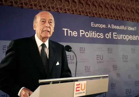 Fostul preşedinte al Franței Valery Giscard d'Estaing a murit din cauza COVID-19