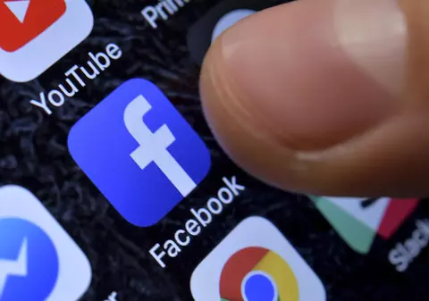 Facebook își transferă utilizatorii din Marea Britanie către filiala din SUA, pentru a-i scoate de sub  legislația UE privind confidențialitatea datelor