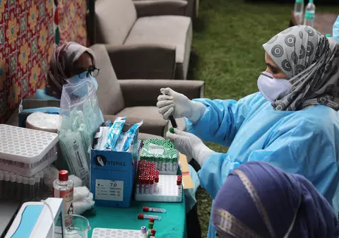 Noi detalii despre boala misterioasă din India. Specialiștii au găsit plumb și nichel în sângele pacienților internați în spital