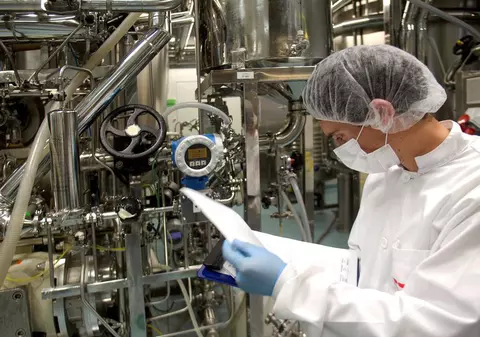 Novavax începe studiul clinic pe oameni pentru vaccinul anti-COVID. 30.000 de voluntari s-au înscris