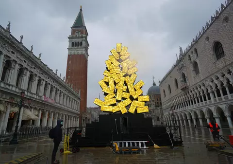VIDEO | Un brad de Crăciun digital a fost amplasat în Piața San Marco din Veneția