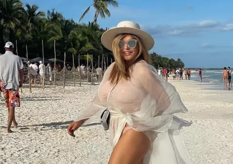 Loredana Groza a încins atmosfera pe plajele din Mexic. Artista a pozat în cele mai provocatoare ținute