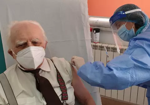 Octavian Leru, veteran de război și general în al Doilea Război Mondial, s-a vaccinat anti-COVID, la vârsta de 99 de ani