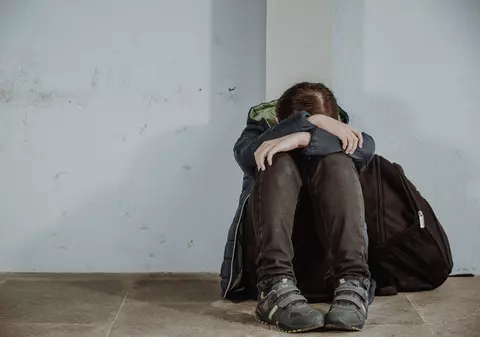 Profesorul din Piatra Neamț care i-a cerut poze nud unei eleve și a amenințat-o va fi anchetat penal