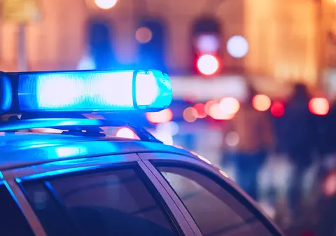 Un bebeluș de 18 luni l-a împușcat mortal pe vărul său de 5 ani, în timp ce se juca cu un pistol încărcat