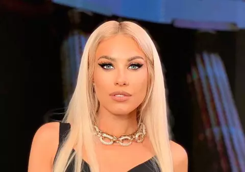 Cine este Amna de la „Survivor România 2021” . Artista a trecut prin momente grele după ce a născut