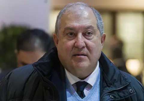 Președintele Armeniei are COVID-19. Armen Sarkissian s-a izolat la Londra, acolo unde a petrecut Anul Nou