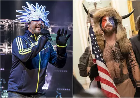 Solistul trupei Jamiroquai, confundat cu „șamanul QAnon”. Jay Kay: ”Nu m-am aflat printre toți acei nebuni”