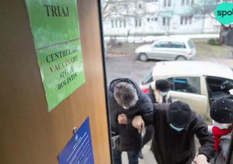 Centrul de vaccinare anti-COVID de la Bolintin-Vale, luat cu asalt de sute de bucureșteni