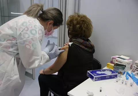 The Guardian: Republica Moldova, cea mai săracă țară din Europa, nu își permite să cumpere vaccinul anti-COVID