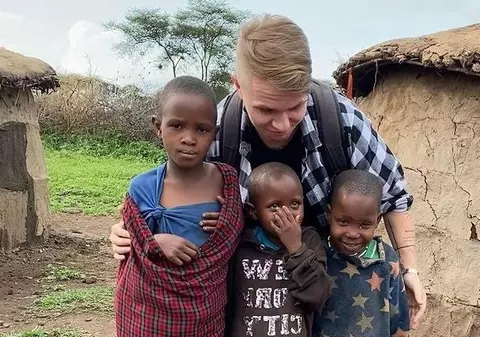 Codin Maticiuc, vacanță în Africa. Primele imagini din Tanzania cu actorul „Am plecat din Bucureşti într-o călătorie destul de lungă”