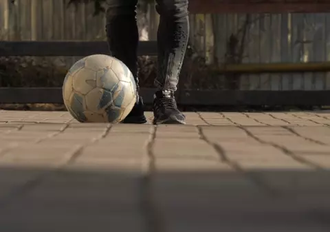 Pentru 2021, copiii din centrele de plasament exprimă dorința unei lumi: „Să mergem și noi în parc, să ne jucăm”