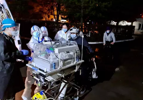 Bebelușul unei gravide care are COVID-19 a fost salvat de medicii din Botoșani. Cum se simte femeia