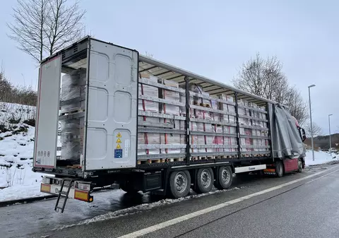 Un șofer român de TIR își păzea fratele, tot camionagiu, ca să nu fie prins cu migranții sub prelată, în Germania