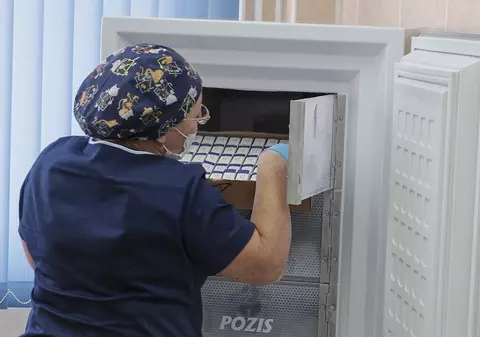 Think-tank american, despre depozitarea vaccinului anti-COVID: „Cu fiecare zi în care o doză așteaptă în frigider, crește riscul ca o persoană să se infecteze”