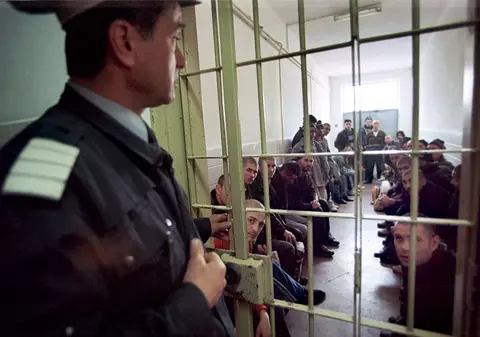 Deținuții, prioritate la vaccinare în etapa a treia. Vor fi imunizați înaintea populației generale