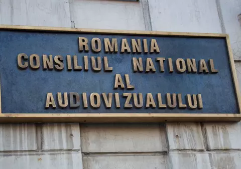 CNA recomandă televiziunilor să oprească difuzarea spoturilor testimoniale despre vaccinare în forma actuală