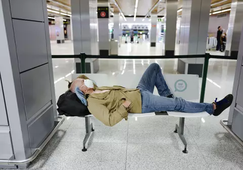 Portugalia restricționează plecările din țară ale cetățenilor săi și închide granița cu Spania