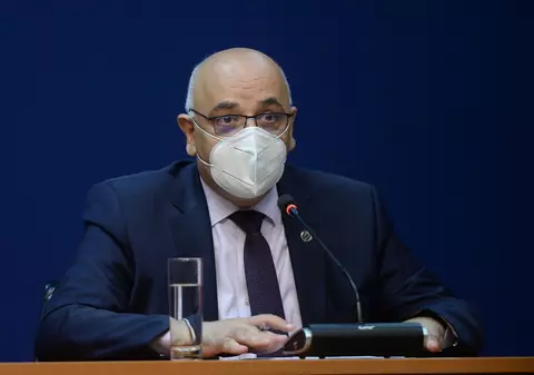 Raed Arafat spune că elevii pot da mărțișoare de 1 Martie. „Și eu le duc colegelor”