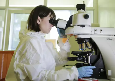 China a dezvoltat în premieră o terapie genică ce ar putea întârzia procesul de îmbătrânire