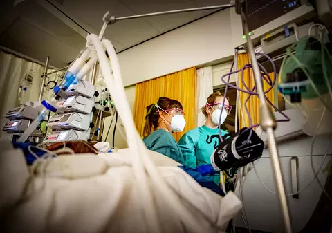 Bolnavii cronici care s-au tratat la privat nu se pot înscrie pentru vaccin. CNAS: „Vom reveni”