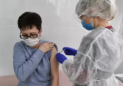 Rusia a vaccinat peste 800.000 de oameni împotriva COVID-19 cu Sputnik V. Cei imunizați primesc certificate