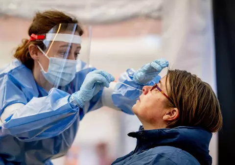 Trei angajați de la Spitalul „Victor Babeș” din Timișoara, depistați cu COVID după vaccinare