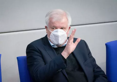 Germania vrea să suspende zborurile internaționale de teama noilor tulpini de COVID. Reacția Comisiei Europene