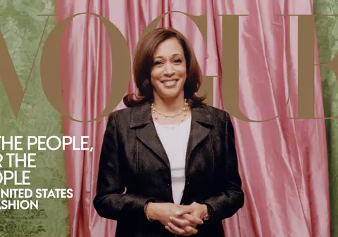 Revista Vogue, criticată pentru coperta lipsită de strălucire cu Kamala Harris. Acuzații că i-ar fi „albit pielea