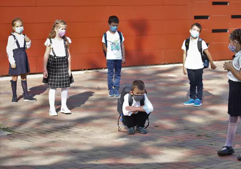 Ce au decis Italia, Germania și Marea Britanie privind redeschiderea școlilor. În Franța, elevii au revenit astăzi în clase