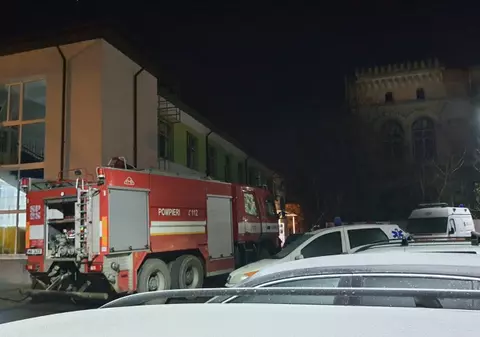 Incendiu la secția de psihiatrie a Spitalului Municipal Roman. 17 pacienţi au fost evacuaţi