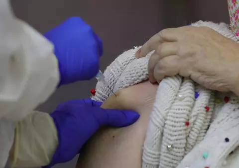 Aproape 38.000 de persoane au fost vaccinate anti-COVID în ultimele 24 de ore. Până acum, 11.255 au primit și rapelul