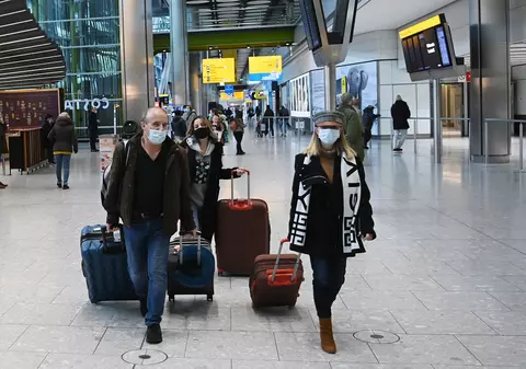 Zeci de europeni care au mers să se angajeze în Marea Britanie au fost ținuți în detenție și apoi expulzați