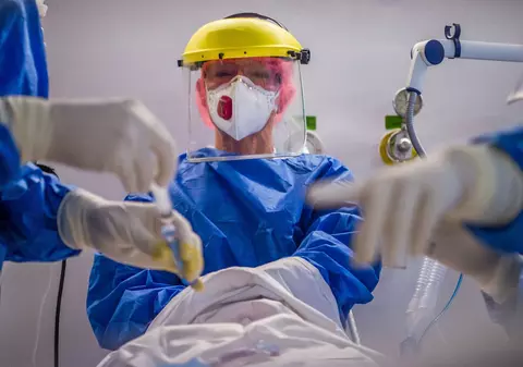 Peste 400 de cazuri în județul Cluj, unde rata de infectare continuă să crească. Situația în celelalte județe