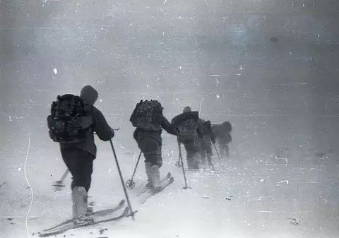 Mister elucidat după 60 de ani? O nouă teorie privind moartea stranie a nouă excursioniști ruși în Pasul Diatlov