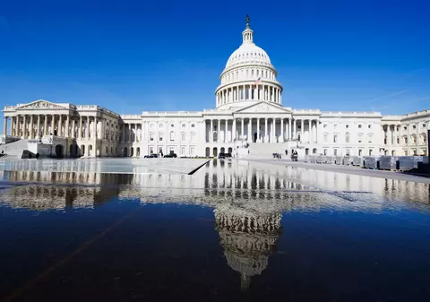 Amenințare primită de controlorii de trafic aerian din New York: „Vom intra cu avionul în Capitoliu”