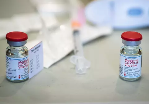 Marea necunoscută a vaccinurilor Pfizer și Moderna: opresc îmbolnăvirea, dar opresc și transmiterea virusului?