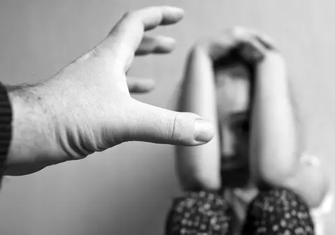 Trimis la închisoare de pijamaua cu steluţe a fetiţei de 5 ani pe care a agresat-o sexual