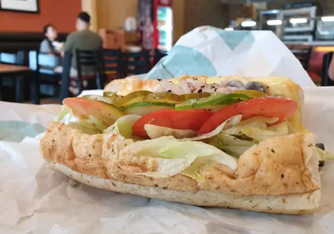 Lanțul american de fast-food Subway, dat în judecată, pe motiv că tonul folosit în sendviș este ”falsificat”