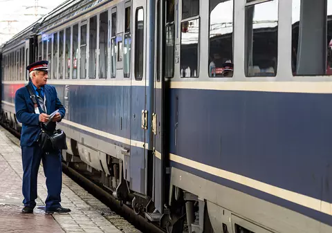 Întârziere de 14 ore pentru un tren Mangalia-Timișoara, după ce s-au defectat și locomotiva lui, și cea trimisă în ajutor