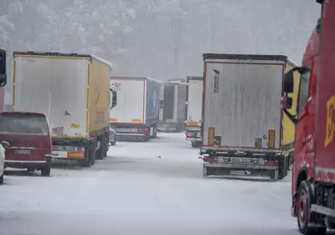 Șofer de TIR angajat în România, trăiește de 4 luni în cabină, în Austria și Germania
