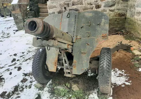 Tun din al Doilea Război Mondial, scos la vânzare pe Facebook. „Are cauciucuri noi”