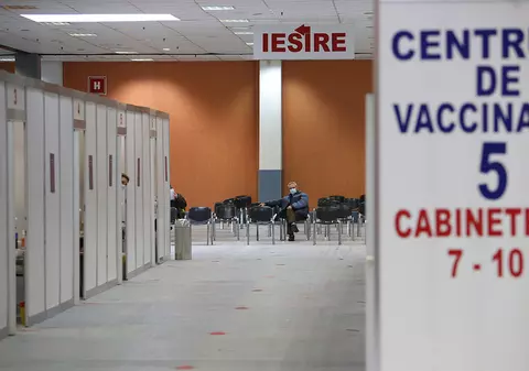 Peste 740.000 de oameni s-au înscris pe listele de așteptare pentru a se vaccina împotriva Covid-19