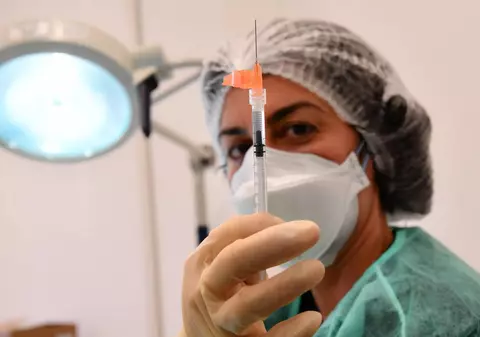 11 categorii de boli cronice sunt incluse în etapa a doua de vaccinare anti-COVID