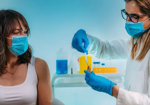 Europenii sunt tot mai dispuși să se vaccineze anti-COVID. Un sondaj YouGov realizat în nouă țări confirmă tendința observată și în România