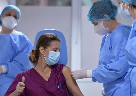 Germania recomandă oficial ca vaccinul AstraZeneca să fie administrat doar persoanelor sub 65 de ani