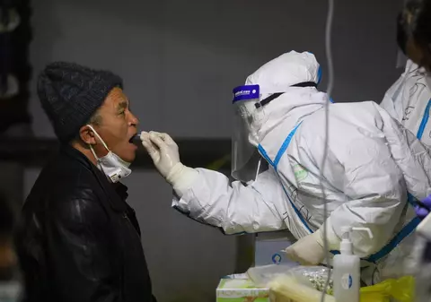 Primul deces provocat de coronavirus în China după 8 luni. Experții OMS au ajuns la Wuhan